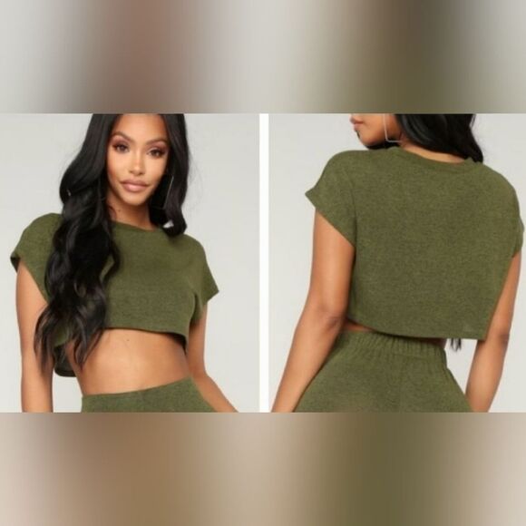 🔺️NWT Fashion Nova Brown "Netflix" Boxy Crop Top Small - Picture 1 of 9